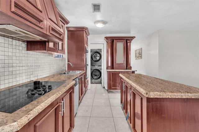 2631 NE 214th St, Miami, FL 33180