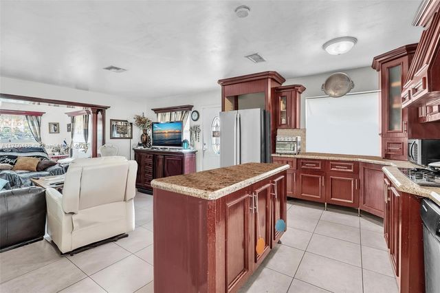 2631 NE 214th St, Miami, FL 33180