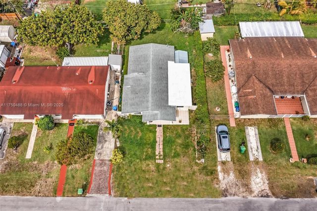 2631 NE 214th St, Miami, FL 33180