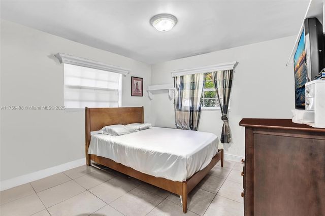 2631 NE 214th St, Miami, FL 33180