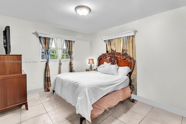 2631 NE 214th St, Miami, FL 33180