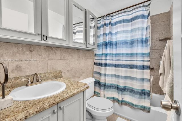 2631 NE 214th St, Miami, FL 33180