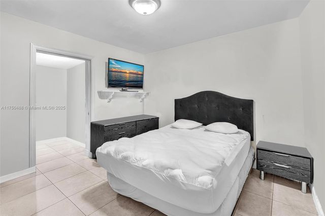 2631 NE 214th St, Miami, FL 33180