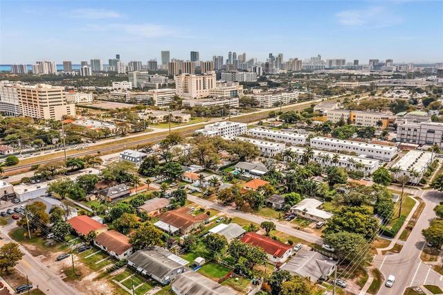 2631 NE 214th St, Miami, FL 33180