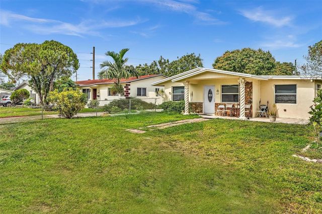 2631 NE 214th St, Miami, FL 33180