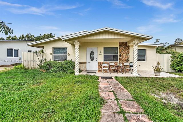 2631 NE 214th St, Miami, FL 33180