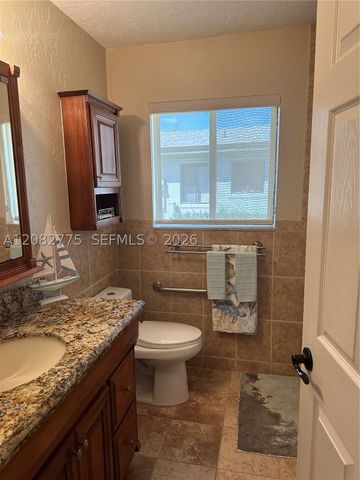 445 Lakeview Dr 1, Weston, FL 33326