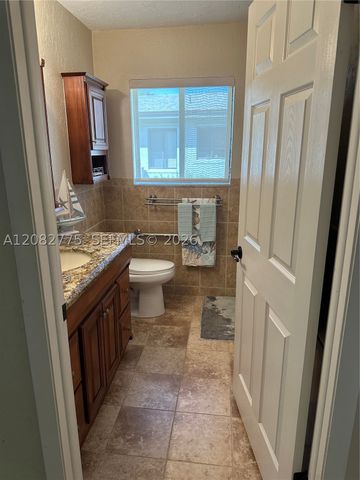 445 Lakeview Dr 1, Weston, FL 33326