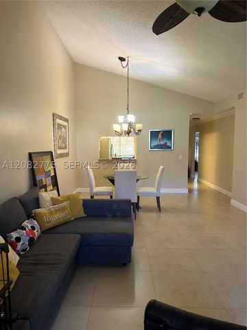 445 Lakeview Dr 1, Weston, FL 33326
