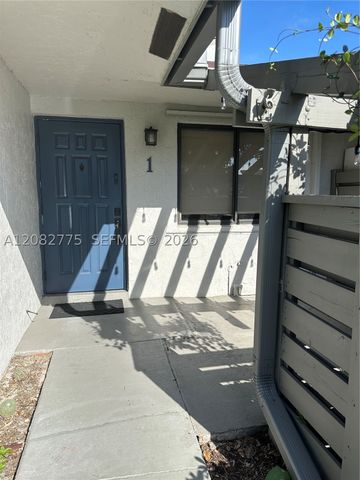 445 Lakeview Dr 1, Weston, FL 33326