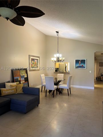 445 Lakeview Dr 1, Weston, FL 33326