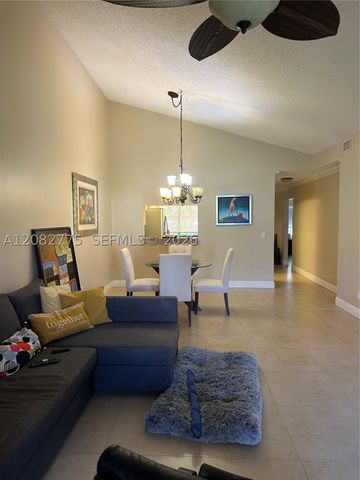 445 Lakeview Dr 1, Weston, FL 33326
