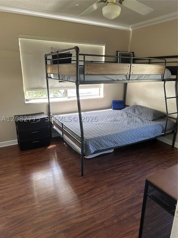 445 Lakeview Dr 1, Weston, FL 33326