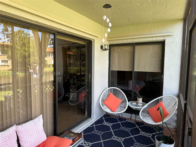 445 Lakeview Dr 1, Weston, FL 33326