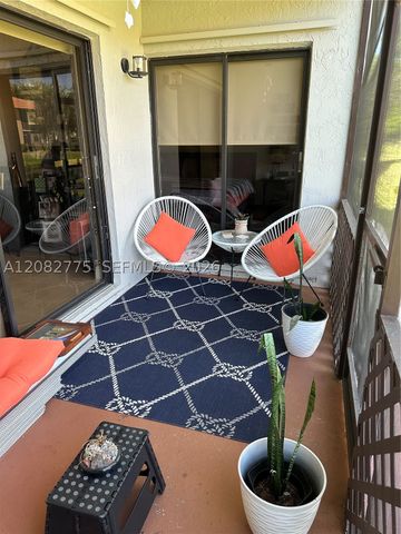 445 Lakeview Dr 1, Weston, FL 33326