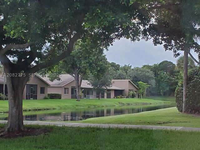 445 Lakeview Dr 1, Weston, FL 33326