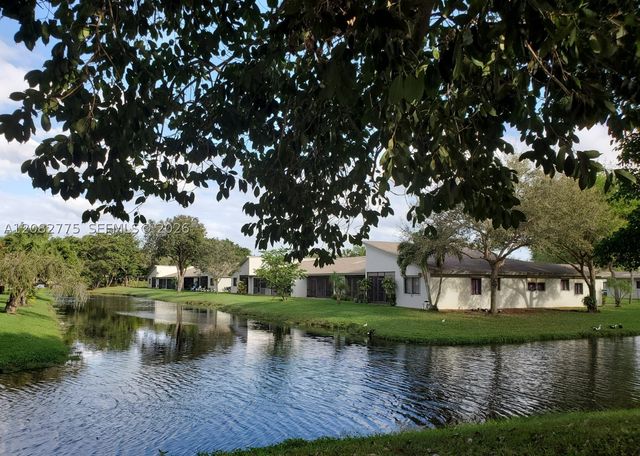 445 Lakeview Dr 1, Weston, FL 33326
