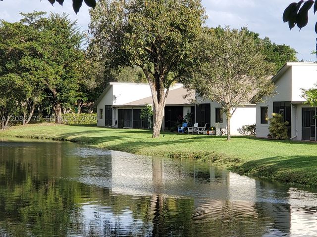 445 Lakeview Dr 1, Weston, FL 33326