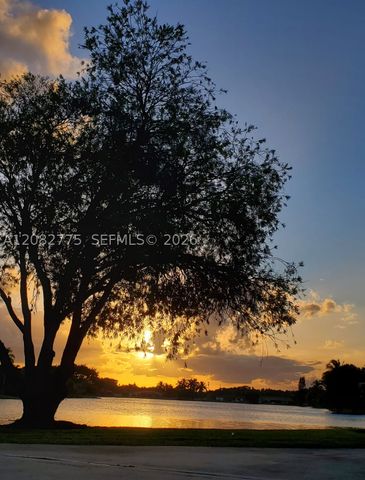 445 Lakeview Dr 1, Weston, FL 33326