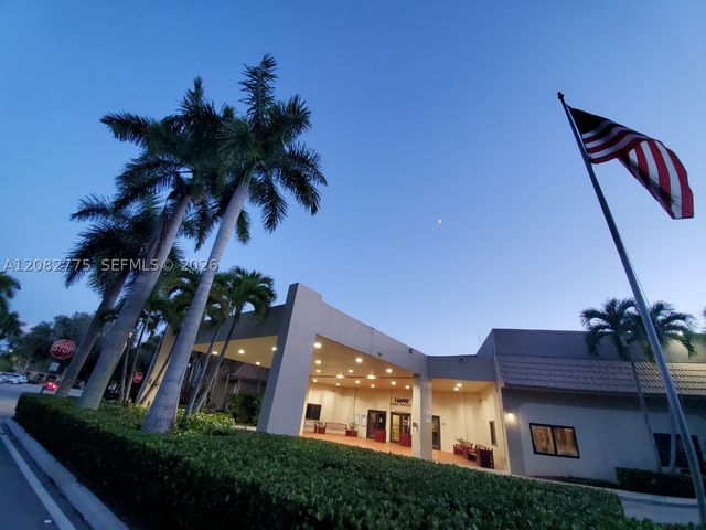445 Lakeview Dr 1, Weston, FL 33326