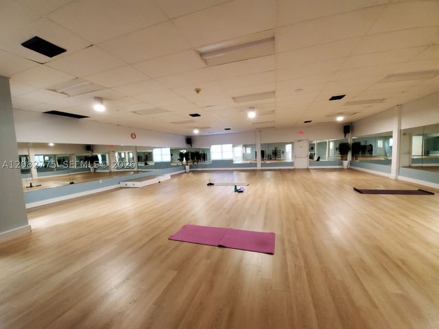 445 Lakeview Dr 1, Weston, FL 33326