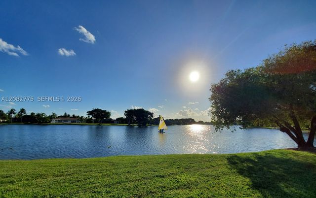 445 Lakeview Dr 1, Weston, FL 33326