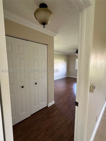 445 Lakeview Dr 1, Weston, FL 33326
