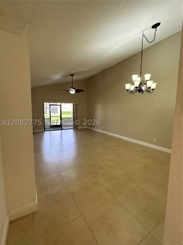 445 Lakeview Dr 1, Weston, FL 33326