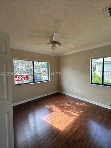 445 Lakeview Dr 1, Weston, FL 33326