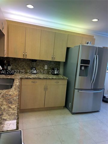 445 Lakeview Dr 1, Weston, FL 33326