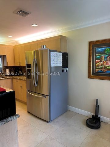 445 Lakeview Dr 1, Weston, FL 33326