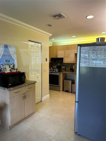445 Lakeview Dr 1, Weston, FL 33326