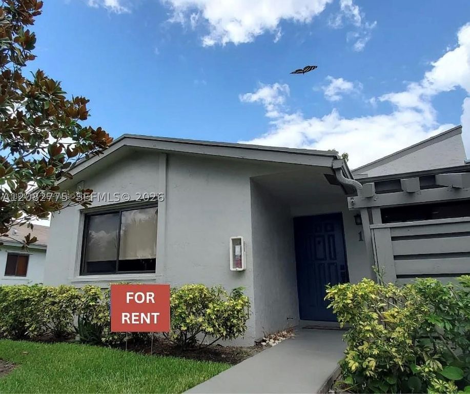 445 Lakeview Dr 1, Weston, FL 33326