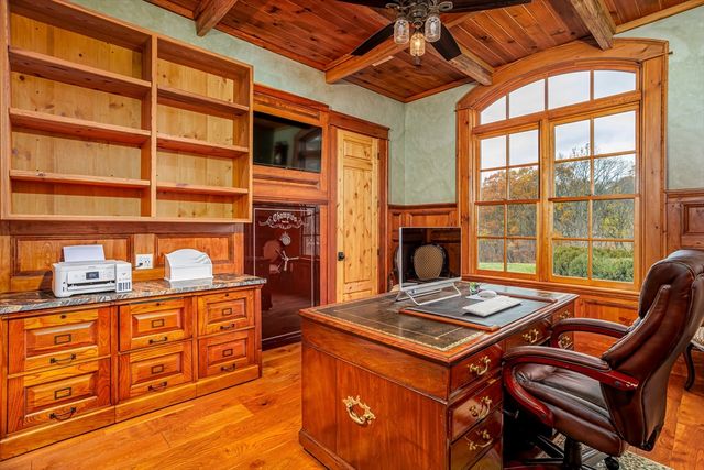 210 Indian Hill Rd, Groton, MA 01450