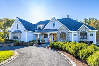 210 Indian Hill Rd, Groton, MA 01450