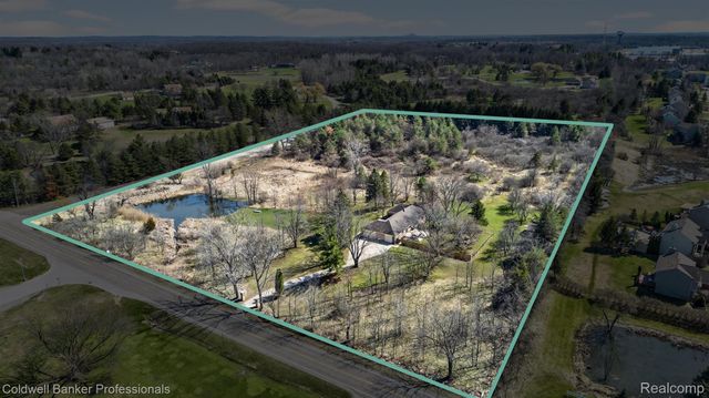 4380 Warwick Circle Drive, Grand Blanc, MI 48439