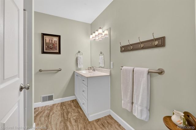 4380 Warwick Circle Drive, Grand Blanc, MI 48439