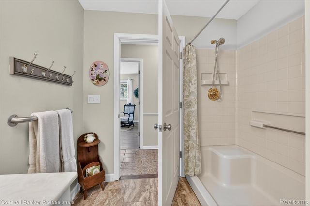 4380 Warwick Circle Drive, Grand Blanc, MI 48439