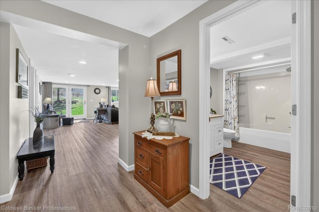 4380 Warwick Circle Drive, Grand Blanc, MI 48439