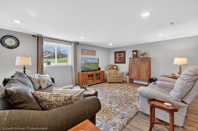 4380 Warwick Circle Drive, Grand Blanc, MI 48439
