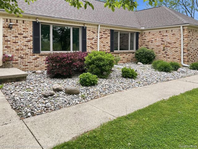 4380 Warwick Circle Drive, Grand Blanc, MI 48439