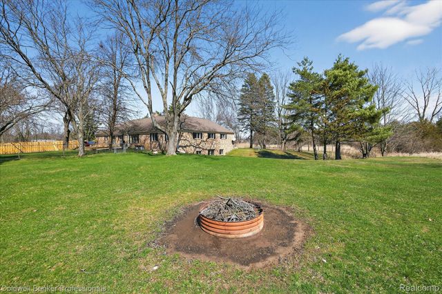 4380 Warwick Circle Drive, Grand Blanc, MI 48439