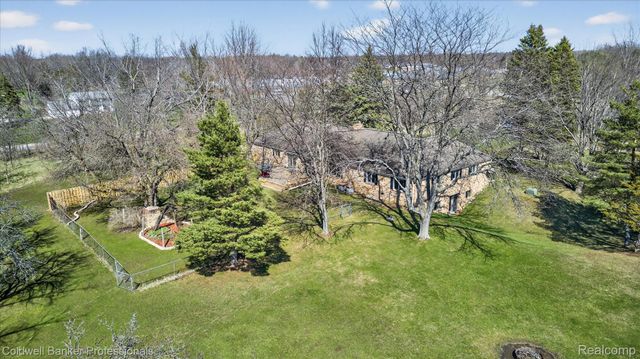 4380 Warwick Circle Drive, Grand Blanc, MI 48439