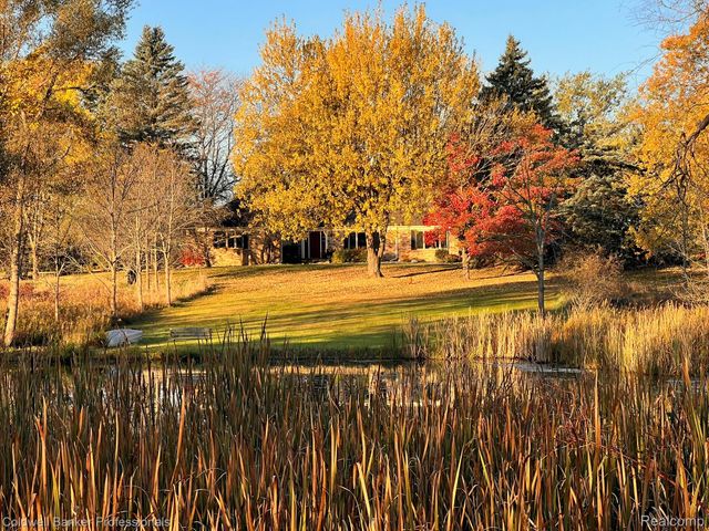 4380 Warwick Circle Drive, Grand Blanc, MI 48439