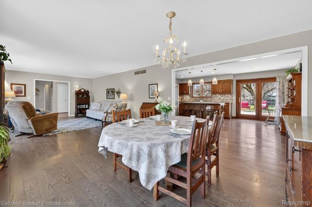 4380 Warwick Circle Drive, Grand Blanc, MI 48439