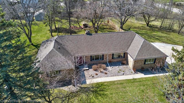 4380 Warwick Circle Drive, Grand Blanc, MI 48439
