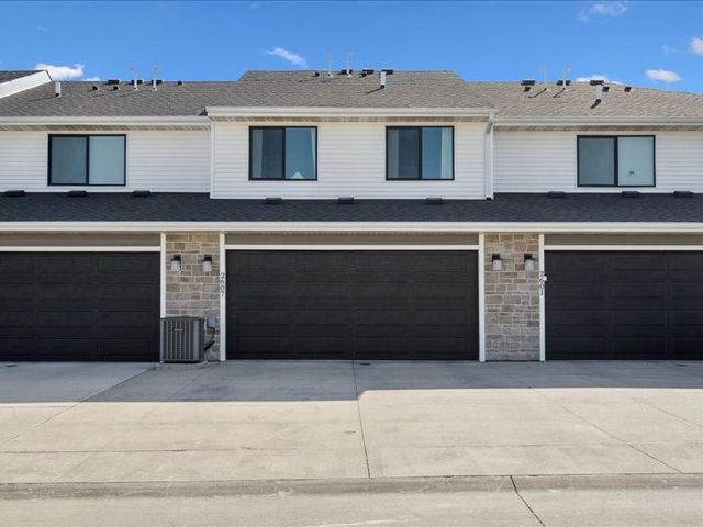 2607 SE Osier Avenue, West Des Moines, IA 50265