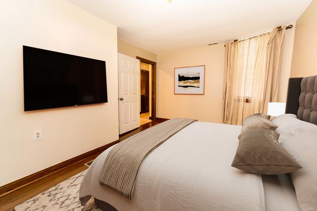 2651 W Pope John Paul II Drive, Chicago, IL 60632