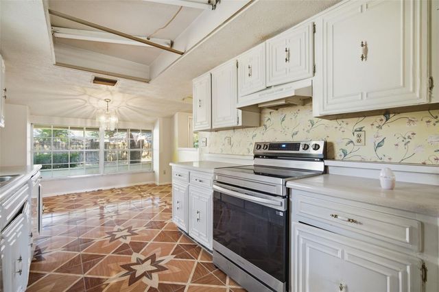 2207 PARKWOOD DRIVE, Valrico, FL 33594