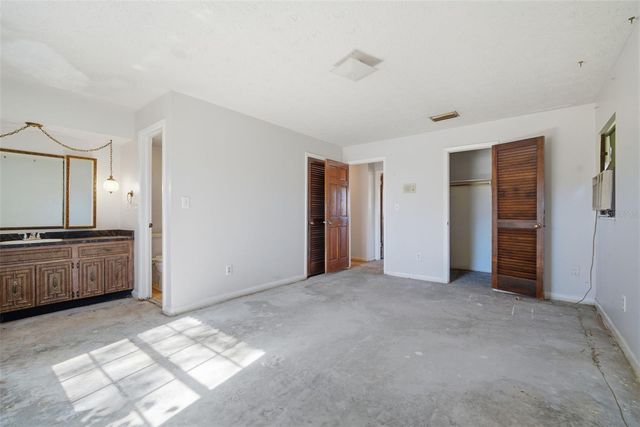 2207 PARKWOOD DRIVE, Valrico, FL 33594